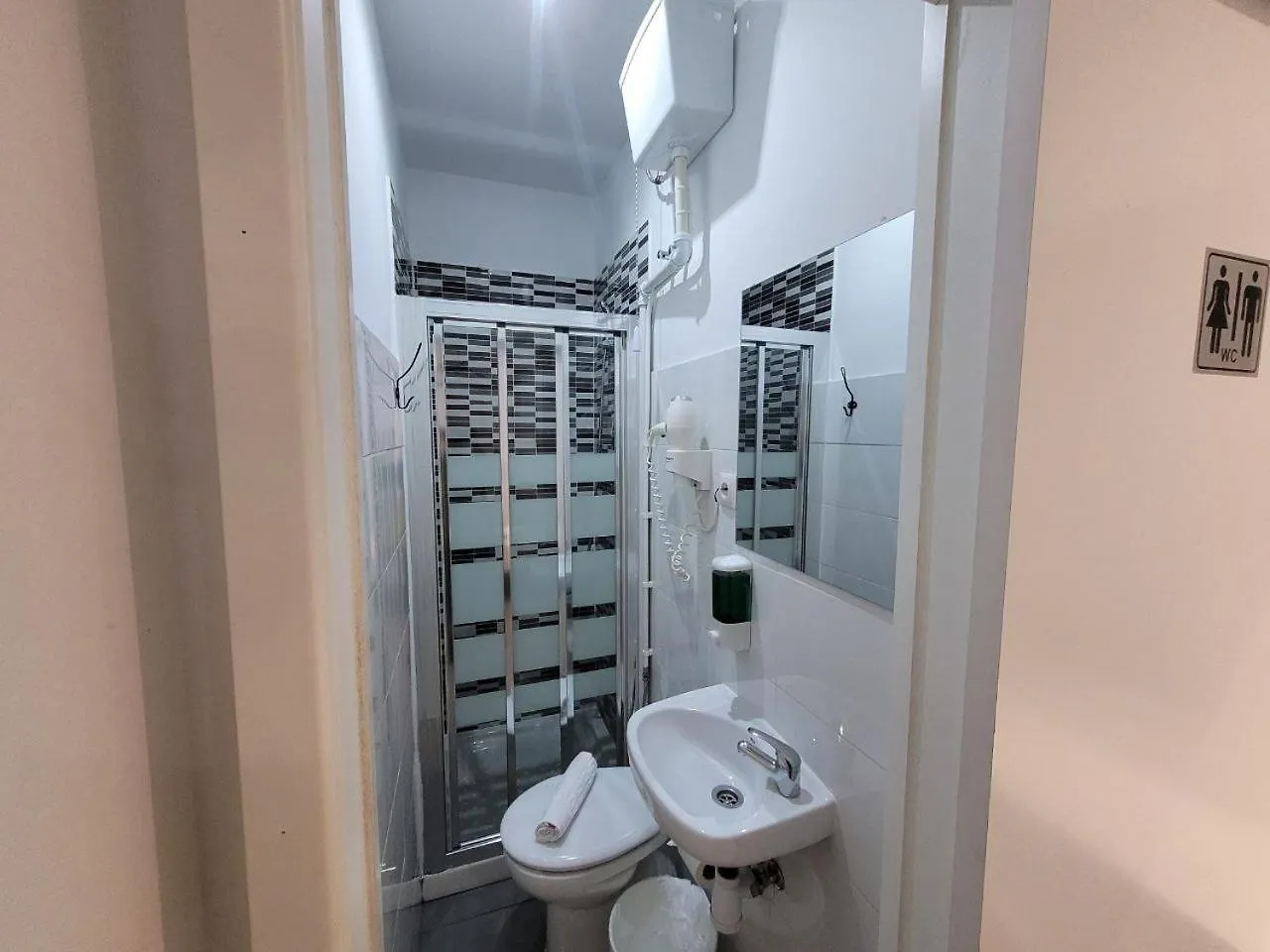 Ayz Frailes - Auto Check-In Property (Adults Only) Málaga 3*,  Espagne