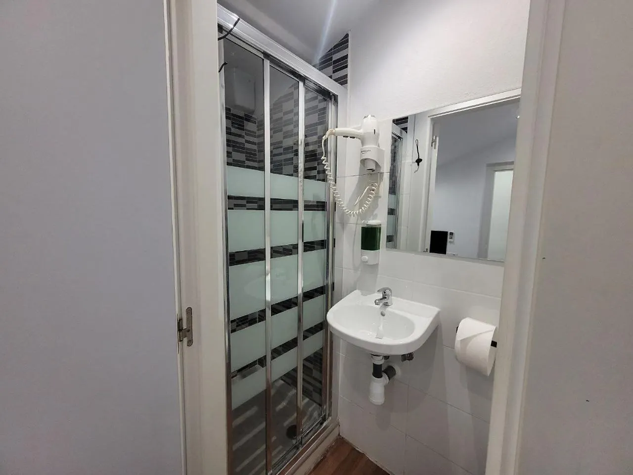 Ayz Frailes - Auto Check-In Property (Adults Only) Málaga 3*,  España