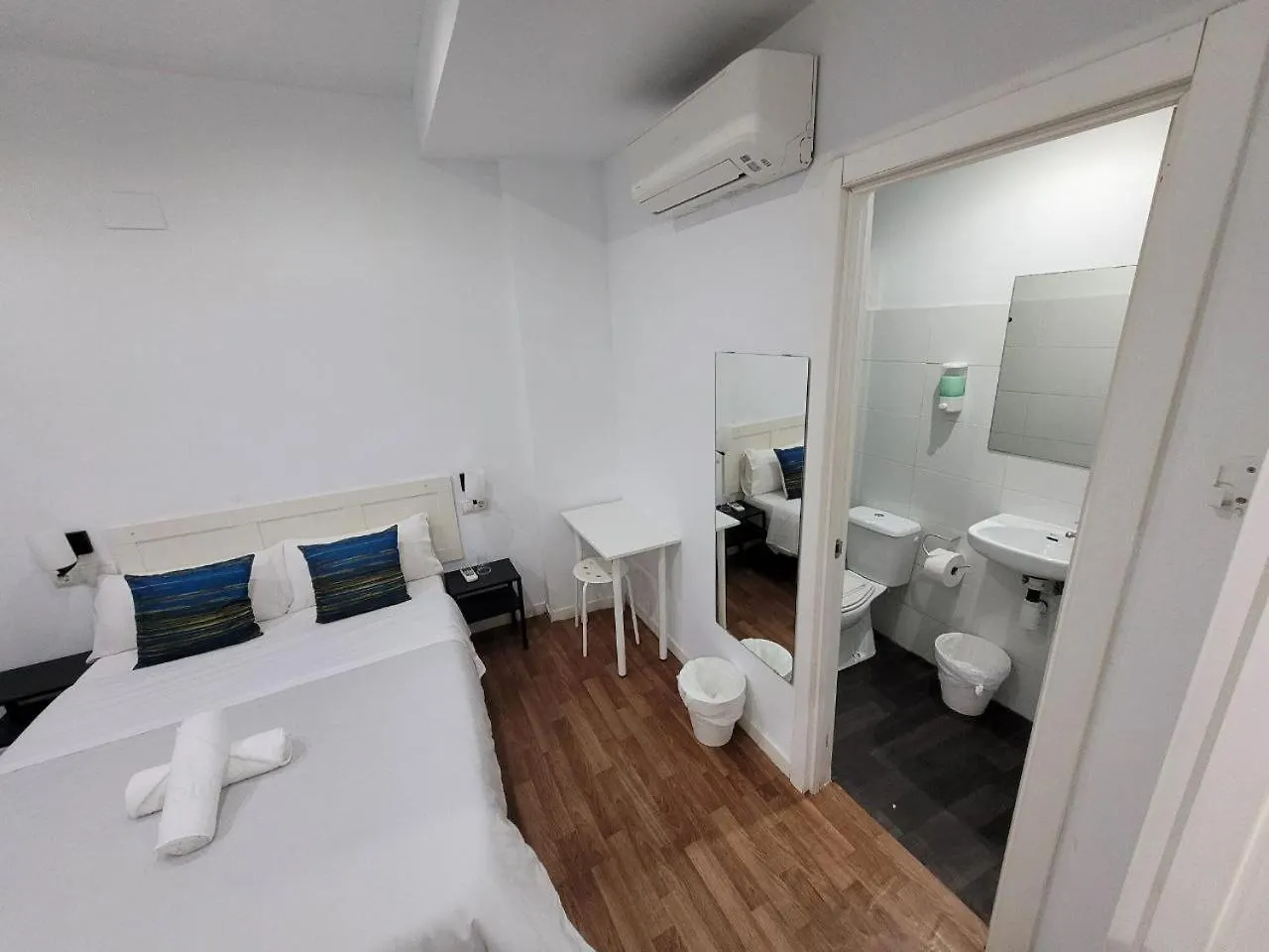 Ayz Frailes - Auto Check-In Property (Adults Only) Málaga 3*,  España